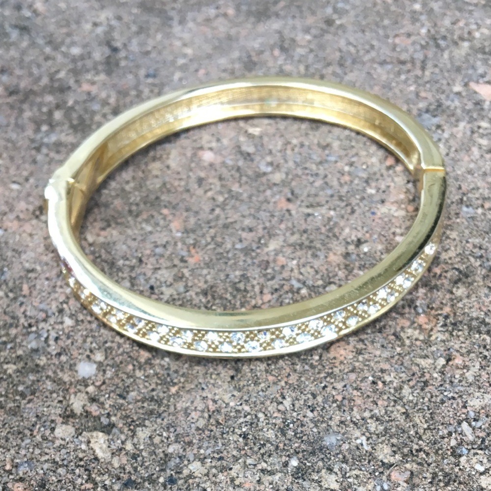 Y2K Vintage Glam Gold Tone Crystal Hinged Bangle Bracelet Clear‎ Stones Classic